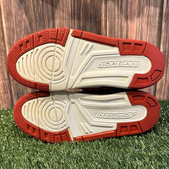 Youth Jordan Red and White Sneakers - Size 2Y - Picture 5 of 6